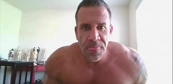  daddy bodybuilder on web camera